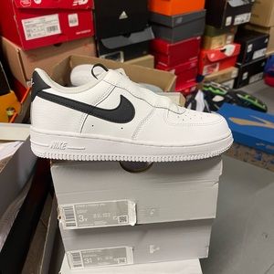 Nike force 1 toggle little kids size 3Y black white